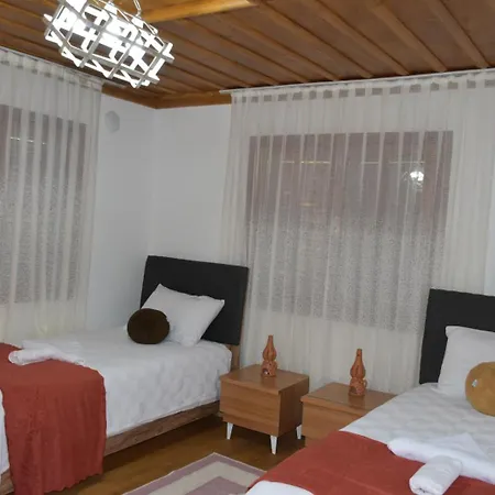 Kartapis Huzurlu Ve Oezel Havuzlu Villa Kaş